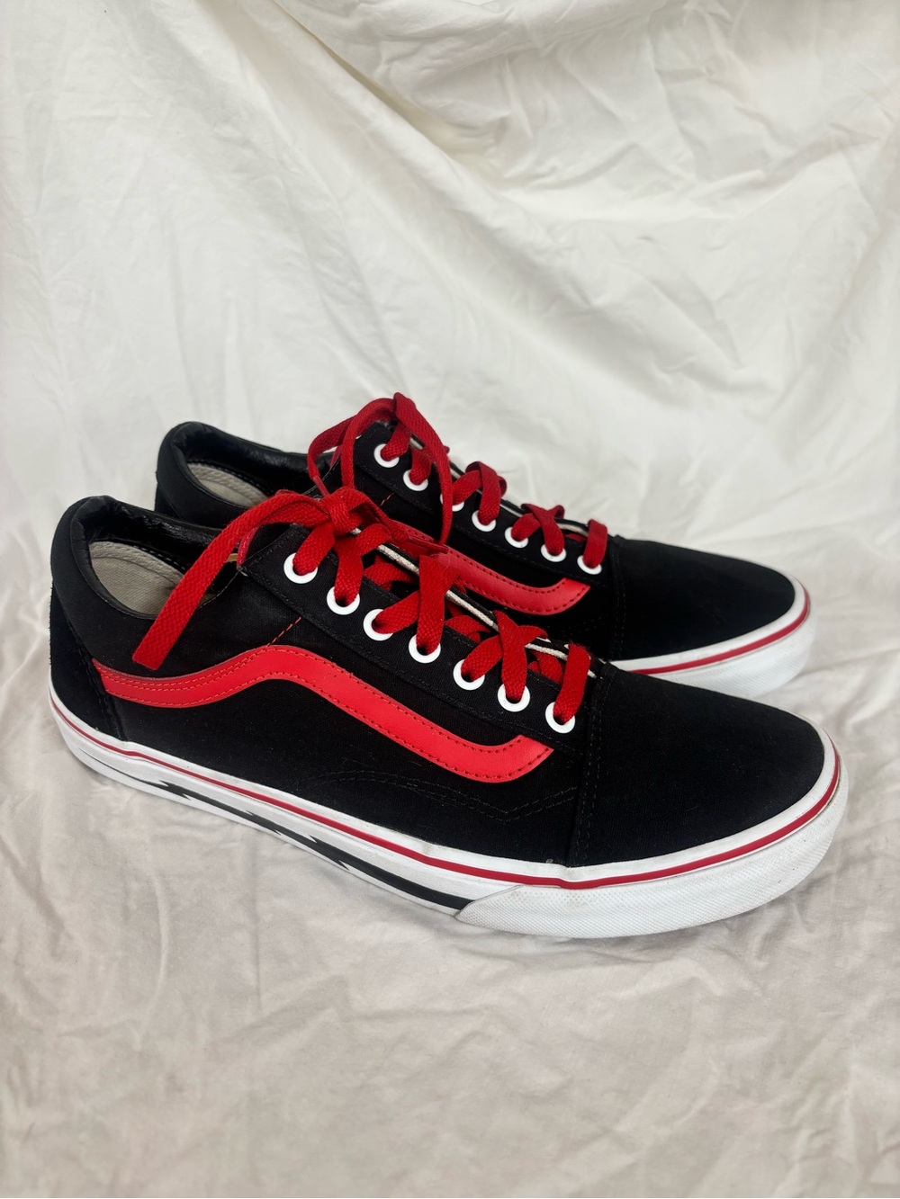 Vans Black/Red Accents Canvas Low-Top Sneakers | Men’s Size 10